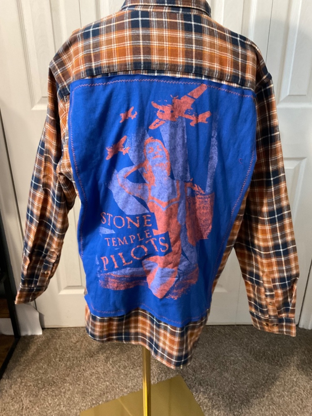Stone Temple Pilots Upcycled Back Graphic T-Shirt on Men's Large Flannel